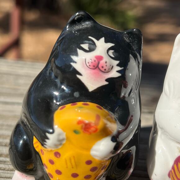 Vintage Clay Art Cat Salt & Pepper Shakers | 80s Whimsical Ceramic Kitchen Decor - Picture 11 of 16